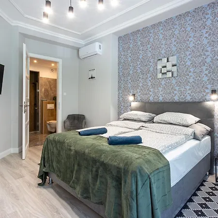 布达城堡蛇形公寓 *