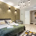 Buda Castle Serpentine Apartment