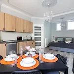 Buda Castle Serpentine Apartment
